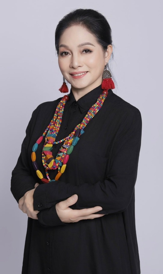 Việt Nam có mỹ nhân trăm tỷ đi học bị NSND mắng 1 tiếng rưỡi, còn khuyên nên bỏ hát đi bán cà phê - Ảnh 4.