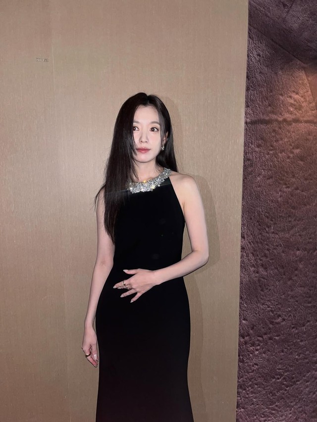 "Mỹ nh&acirc;n cười đẹp nhất showbiz": U40 vẫn s&agrave;nh điệu ngang g&aacute;i trẻ, mặc đẹp kh&ocirc;ng trượt ph&aacute;t n&agrave;o- Ảnh 6.