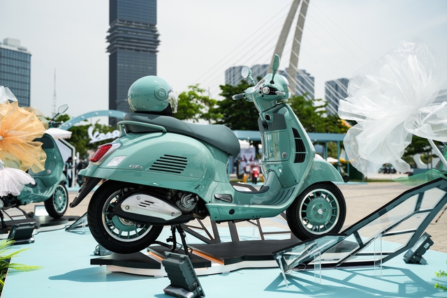 Đi Vespa kh&ocirc;ng đơn giản l&agrave; &ldquo;chạy xe&rdquo;, đ&oacute; l&agrave; một kiểu &ldquo;tr&igrave;nh diễn di sản&rdquo; - Ảnh 4.