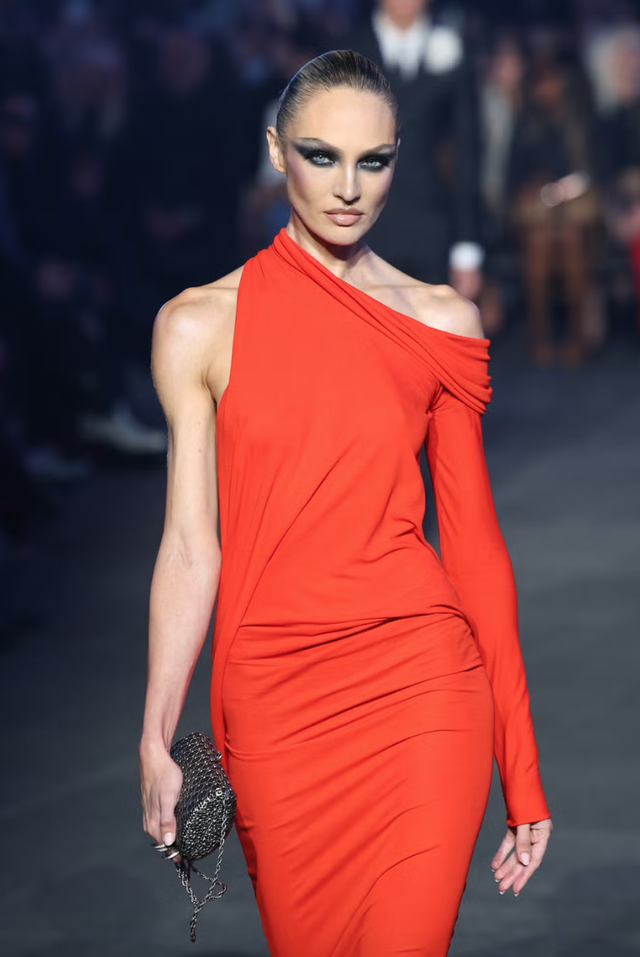 Gucci Cruise 2027: Demna đem tới show diễn kh&aacute; hay về h&igrave;nh thức, nhưng "ngh&egrave;o n&agrave;n" về nội dung?- Ảnh 15.