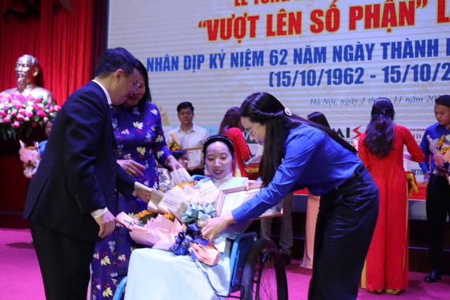 Ph&aacute;t động cuộc thi viết &ldquo;Vượt l&ecirc;n số phận&rdquo; lần thứ IX: Viết tiếp bản h&ugrave;ng ca về nghị lực sống v&agrave; kh&aacute;t vọng Việt - Ảnh 3.