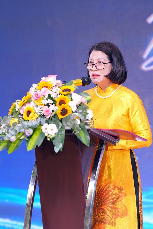 Lan tỏa gi&aacute; trị biết ơn trong lễ trưởng th&agrave;nh tuổi 15 của học sinh THCS Dịch Vọng Hậu - Ảnh 4.