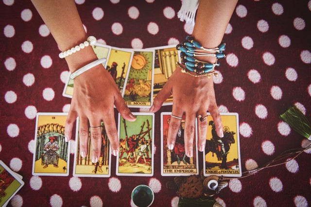 Giới trẻ đang "nghiện" xem b&oacute;i bằng ChatGPT, Gemini, DeepSeek: Luận từ tử vi sang Tarot chỉ trong một c&acirc;u lệnh - Ảnh 1.