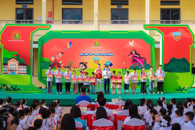 1.500 em thiếu nhi tham dự Ng&agrave;y hội &ldquo;Thiếu nhi Việt Nam - Học tập tốt, r&egrave;n luyện chăm&rdquo; tại tỉnh Thanh H&oacute;a - Ảnh 3.