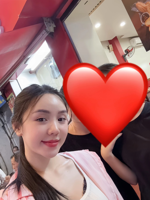 Cam thường check nhan sắc hội bạn th&acirc;n Quỳnh Kool v&agrave; mỹ nh&acirc;n Vbiz đi ăn nem nướng - Ảnh 2.