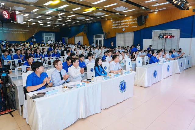 Rực lửa đ&ecirc;m chung kết &ldquo;Thủ lĩnh Học sinh, Sinh vi&ecirc;n&rdquo; TP.HCM 2026: Tỏa s&aacute;ng bản lĩnh thế hệ trẻ - Ảnh 1.