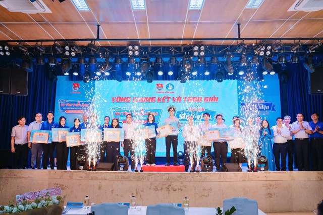 Rực lửa đ&ecirc;m chung kết &ldquo;Thủ lĩnh Học sinh, Sinh vi&ecirc;n&rdquo; TP.HCM 2026: Tỏa s&aacute;ng bản lĩnh thế hệ trẻ - Ảnh 3.