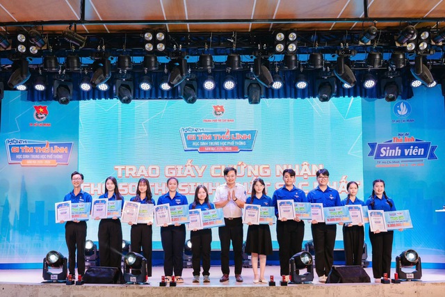 Rực lửa đ&ecirc;m chung kết &ldquo;Thủ lĩnh Học sinh, Sinh vi&ecirc;n&rdquo; TP.HCM 2026: Tỏa s&aacute;ng bản lĩnh thế hệ trẻ - Ảnh 4.