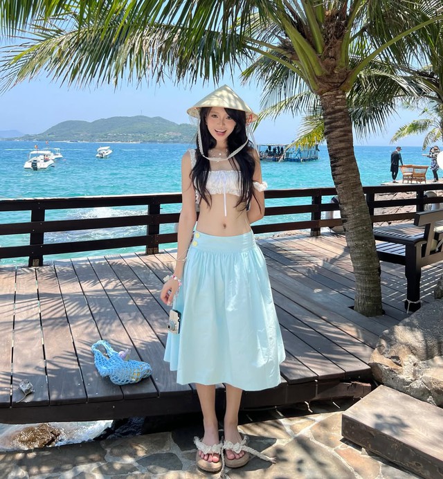 Gam màu "chuốc say" gái xinh từ châu Á đến trời Tây: Vừa ngọt ngào vừa sang chảnh, diện mùa hè "over hợp"- Ảnh 7. Gam màu "chuốc say" gái xinh từ châu Á đến trời Tây: Vừa ngọt ngào vừa sang chảnh, diện mùa hè "over hợp"- Ảnh 7.
