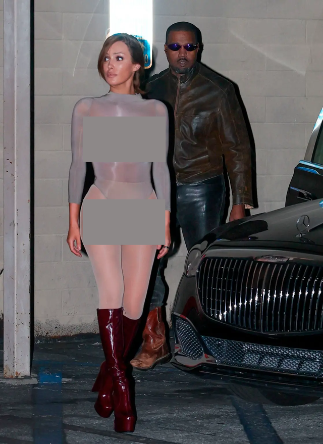Vợ Kanye West lại mặc hở khó tả, nhìn biểu cảm của người qua đường là hiểu- Ảnh 1. Vợ Kanye West lại mặc hở khó tả, nhìn biểu cảm của người qua đường là hiểu- Ảnh 1.