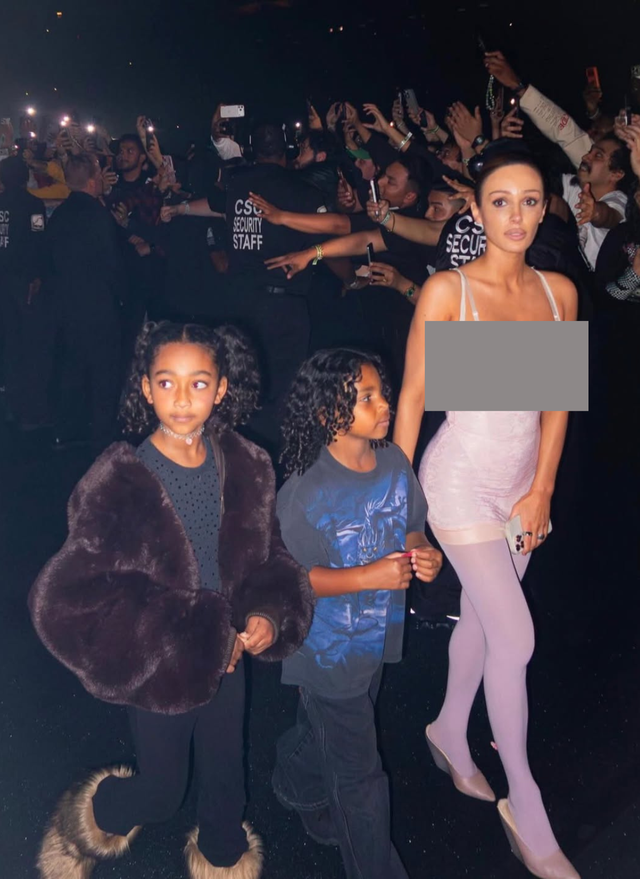 Vợ Kanye West lại mặc hở khó tả, nhìn biểu cảm của người qua đường là hiểu- Ảnh 5. Vợ Kanye West lại mặc hở khó tả, nhìn biểu cảm của người qua đường là hiểu- Ảnh 5.