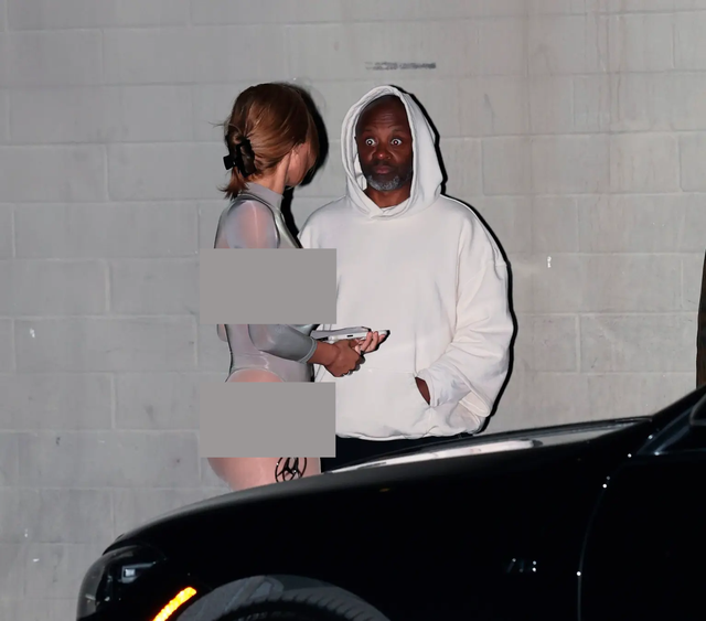 Vợ Kanye West lại mặc hở khó tả, nhìn biểu cảm của người qua đường là hiểu- Ảnh 3. Vợ Kanye West lại mặc hở khó tả, nhìn biểu cảm của người qua đường là hiểu- Ảnh 3.