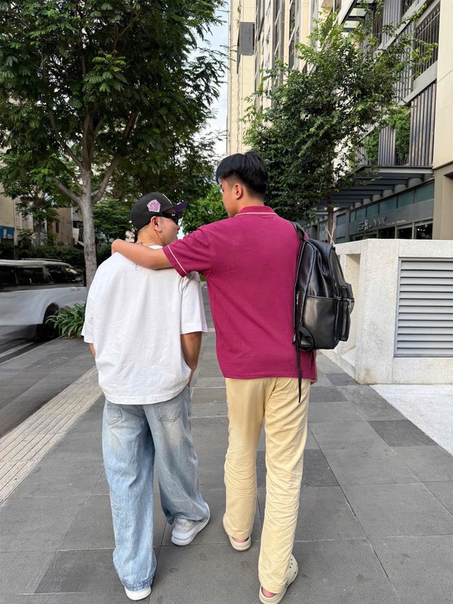 Con ri&ecirc;ng của vợ gọi điện th&ocirc;ng b&aacute;o sắp từ Mỹ về, nam ca sĩ Việt: "Nghe m&agrave; thương v&ocirc; c&ugrave;ng" - Ảnh 1.