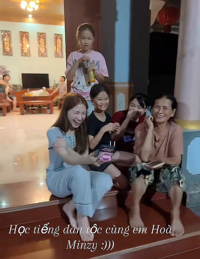 H&ograve;a Minzy c&ocirc;ng khai chồng l&agrave; người d&acirc;n tộc S&aacute;n D&igrave;u, Ho&agrave;ng Quy&ecirc;n ngay lập tức rủ l&agrave;m chung 1 việc- Ảnh 1.