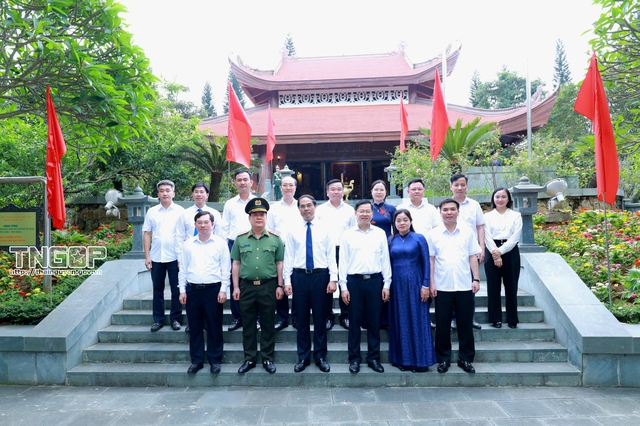 Đoàn đại biểu tỉnh Thái Nguyên dâng hương tưởng niệm Chủ tịch Hồ Chí Minh - Ảnh 7.