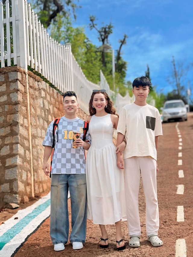 Con ri&ecirc;ng của vợ gọi điện th&ocirc;ng b&aacute;o sắp từ Mỹ về, nam ca sĩ Việt: "Nghe m&agrave; thương v&ocirc; c&ugrave;ng" - Ảnh 2.
