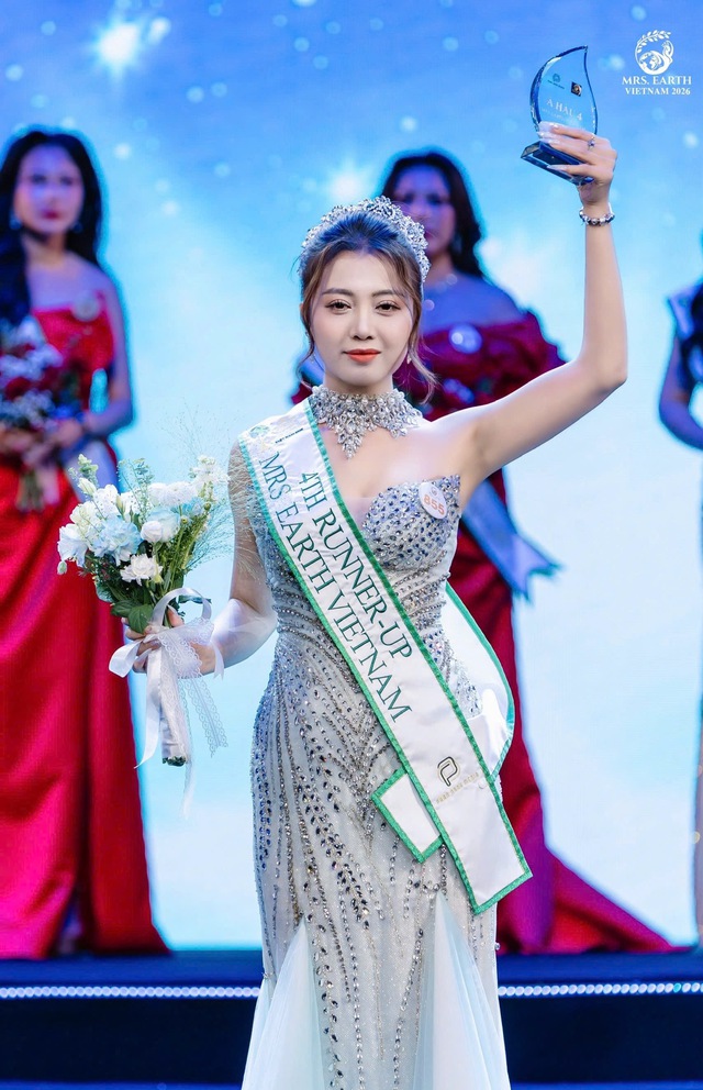 Cựu sinh vi&ecirc;n Sư phạm H&agrave; Nội, Kim Phương Anh đăng quang &aacute; hậu Mrs Earth Vietnam 2026- Ảnh 1.