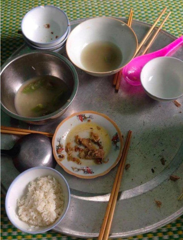 Nhìn mâm cơm chồng "để phần" lúc 3 giờ sáng sau ca làm đêm kiệt sức, tôi không khóc mà lẳng lặng gửi thẳng cho mẹ chồng- Ảnh 1. Nhìn mâm cơm chồng "để phần" lúc 3 giờ sáng sau ca làm đêm kiệt sức, tôi không khóc mà lẳng lặng gửi thẳng cho mẹ chồng- Ảnh 1.