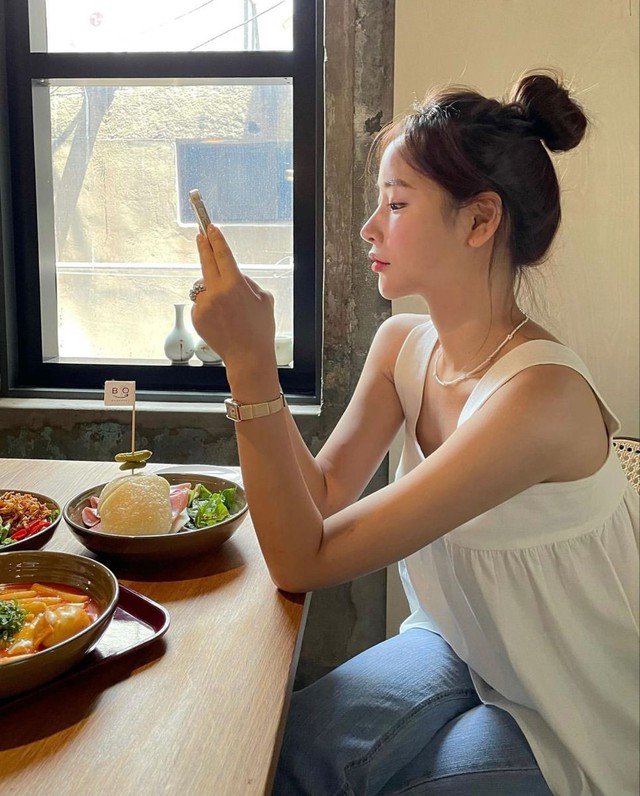 Ti&ecirc;u tiền để đỡ mệt- Ảnh 3.