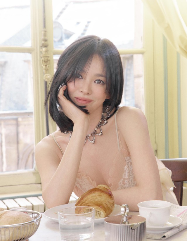Loạt ảnh ngoại lệ của Song Hye Kyo: Nhan sắc, tính cách thật hiện lên rõ nét- Ảnh 3. Loạt ảnh ngoại lệ của Song Hye Kyo: Nhan sắc, tính cách thật hiện lên rõ nét- Ảnh 3.