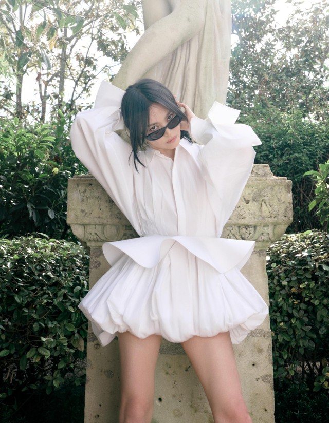 Loạt ảnh ngoại lệ của Song Hye Kyo: Nhan sắc, tính cách thật hiện lên rõ nét- Ảnh 10. Loạt ảnh ngoại lệ của Song Hye Kyo: Nhan sắc, tính cách thật hiện lên rõ nét- Ảnh 10.
