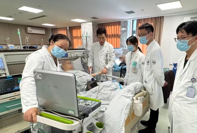 Người phụ nữ ra &ldquo;m&aacute;u trắng như sữa&rdquo;, b&aacute;c sĩ l&ecirc;n tiếng cảnh b&aacute;o - Ảnh 2.