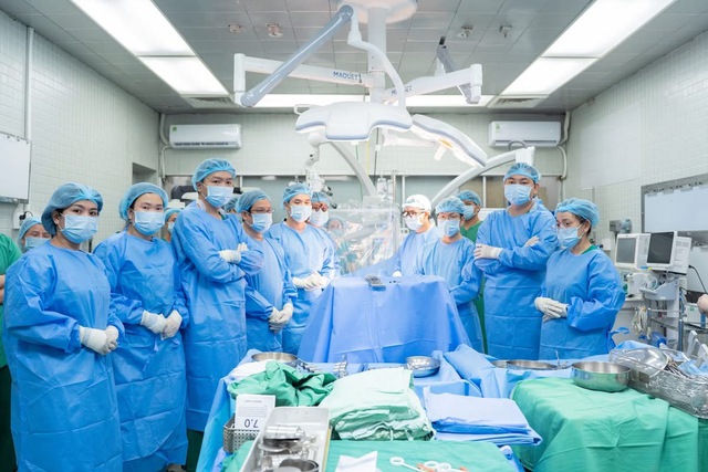 Hai đợt hiến &ndash; gh&eacute;p tạng xuy&ecirc;n lễ 30/4: Cuộc chạy đua nghẹt thở gi&agrave;nh lại sự sống cho 12 bệnh nh&acirc;n - Ảnh 1.