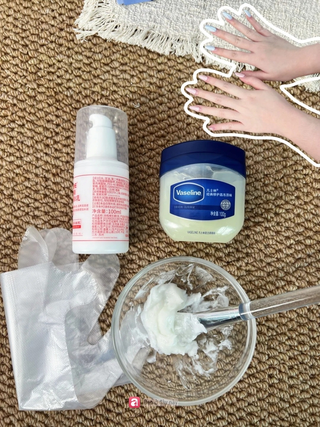 Chỉ d&ugrave;ng Vaseline v&agrave; vitamin E, c&ocirc; g&aacute;i trẻ duy tr&igrave; đ&ocirc;i tay mềm mịn nhờ &ldquo;mặt nạ tay cho người lười&rdquo; - Ảnh 1.