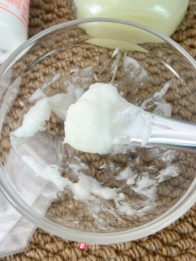 Chỉ d&ugrave;ng Vaseline v&agrave; vitamin E, c&ocirc; g&aacute;i trẻ duy tr&igrave; đ&ocirc;i tay mềm mịn nhờ &ldquo;mặt nạ tay cho người lười&rdquo; - Ảnh 3.