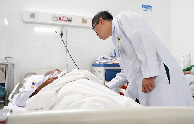 Sức bật mới cho y tế to&agrave;n d&acirc;n: Th&agrave;nh phố Hồ Ch&iacute; Minh huy động to&agrave;n diện hệ thống y tế triển khai kh&aacute;m sức khỏe định kỳ cho người d&acirc;n - Ảnh 3.
