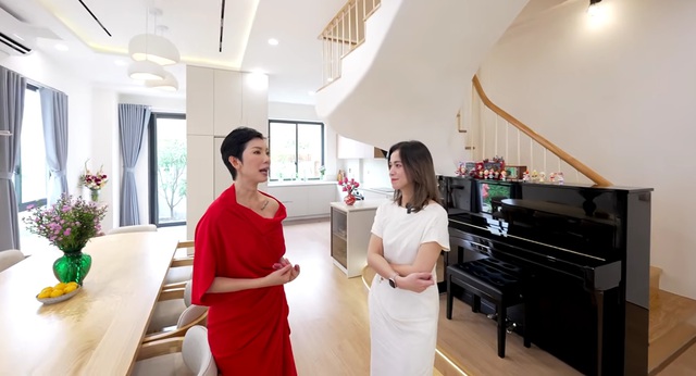 Biệt thự hàng trăm m2 trung tâm TP.HCM của 1 nữ diễn viên: "Tôi đã quá mệt mỏi" - Ảnh 1.