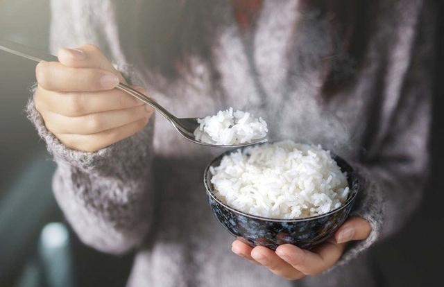 Nghi&ecirc;n cứu mới: Chỉ cần ngừng l&agrave;m điều n&agrave;y trước khi ngủ 3 tiếng, huyết &aacute;p v&agrave; đường huyết đều cải thiện- Ảnh 2.