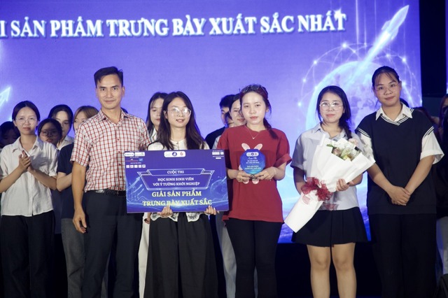 Chung kết Cuộc thi “Học sinh, sinh viên với ý tưởng khởi nghiệp” lan tỏa tinh thần đổi mới sáng tạo trong Đại học Quốc gia Hà Nội - Ảnh 4. Chung kết Cuộc thi “Học sinh, sinh viên với ý tưởng khởi nghiệp” lan tỏa tinh thần đổi mới sáng tạo trong ĐHQG Hà Nội - Ảnh 4.