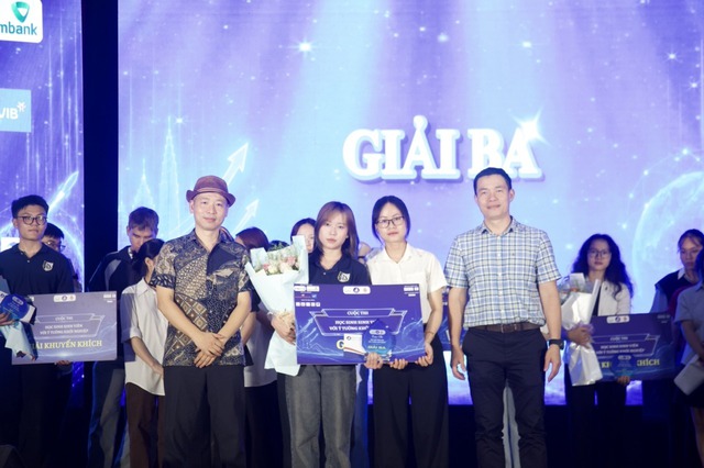 Chung kết Cuộc thi “Học sinh, sinh viên với ý tưởng khởi nghiệp” lan tỏa tinh thần đổi mới sáng tạo trong Đại học Quốc gia Hà Nội - Ảnh 7. Chung kết Cuộc thi “Học sinh, sinh viên với ý tưởng khởi nghiệp” lan tỏa tinh thần đổi mới sáng tạo trong ĐHQG Hà Nội - Ảnh 7.