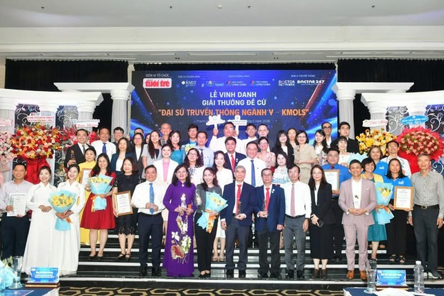 PGS.TS. L&ecirc; Đ&igrave;nh Thanh được vinh danh &ldquo;Đại sứ truyền th&ocirc;ng ng&agrave;nh Y &ndash; KMOLs&rdquo; hạng mục cống hiến - Ảnh 3.