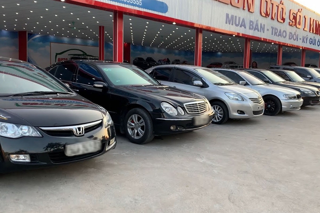 Chồng "thay xe như thay áo", từ BMW đến Mercedes chỉ trong một cuộc gọi là chốt xong, vợ choáng váng đến mức khủng hoảng- Ảnh 1. Chồng "thay xe như thay áo", từ BMW đến Mercedes chỉ trong một cuộc gọi là chốt xong, vợ choáng váng đến mức khủng hoảng- Ảnh 1.