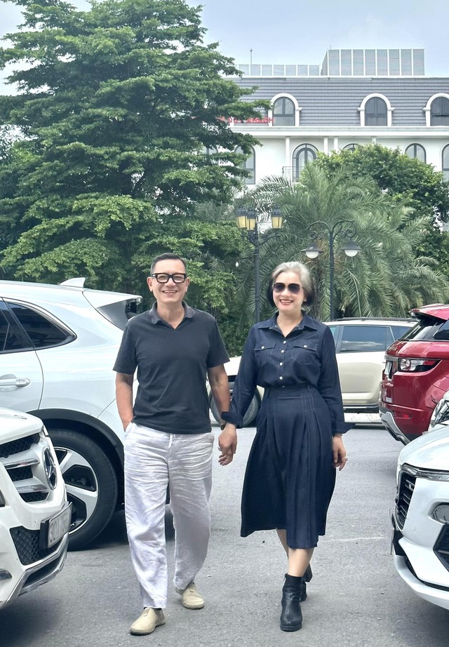 Cuộc sống vi&ecirc;n m&atilde;n b&ecirc;n chồng t&agrave;i tử của nữ NSND mang h&agrave;m đại t&aacute;, t&oacute;c bạc trắng vẫn đẹp - Ảnh 7.