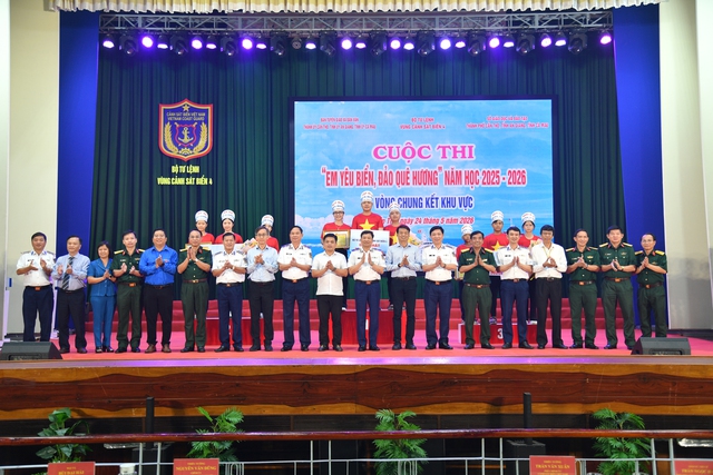 Bộ Tư lệnh V&ugrave;ng Cảnh s&aacute;t biển 4 tổ chức th&agrave;nh c&ocirc;ng v&ograve;ng chung kết khu vực Cuộc thi &ldquo;Em y&ecirc;u biển, đảo qu&ecirc; hương&rdquo; - Ảnh 8.