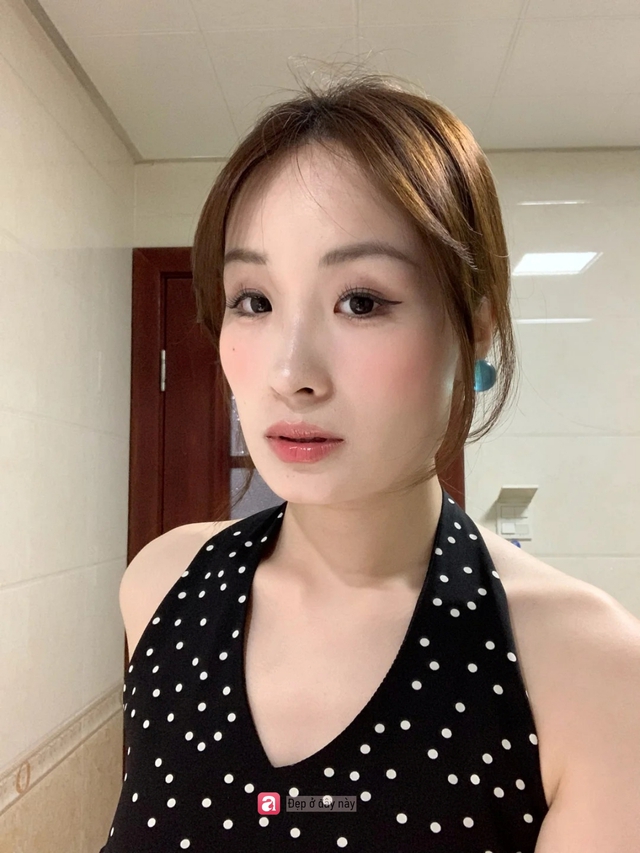 Mặt vu&ocirc;ng đừng chỉ đổi kiểu t&oacute;c, đổi đ&uacute;ng m&agrave;u t&oacute;c mới l&agrave; thứ gi&uacute;p gương mặt mềm hơn hẳn - Ảnh 4.