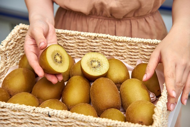 5 loại tr&aacute;i c&acirc;y được v&iacute; l&agrave; "m&aacute;y qu&eacute;t đường ruột" m&ugrave;a h&egrave;: Gi&agrave;u chất xơ, hỗ trợ nhu động ruột, giảm t&aacute;o b&oacute;n hiệu quả nếu ăn đ&uacute;ng c&aacute;ch- Ảnh 4.