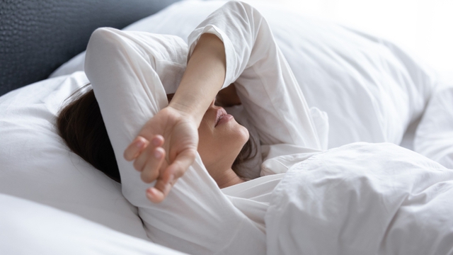 4 m&oacute;n ăn được v&iacute; như "thuốc ngủ tự nhi&ecirc;n": Chuy&ecirc;n gia khuy&ecirc;n n&ecirc;n ăn 3 lần/tuần để ngủ s&acirc;u, giảm mệt mỏi m&ugrave;a h&egrave;- Ảnh 1.