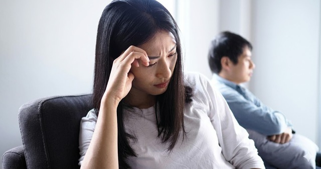 R&uacute;t cạn tiền tiết kiệm mua đất, chồng &acirc;m thầm để mẹ đứng t&ecirc;n sổ đỏ v&agrave; pha 
