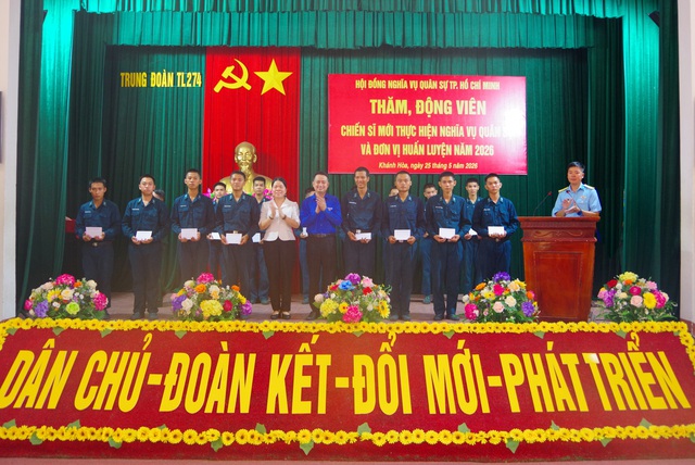 Đoàn công tác Hội đồng nghĩa vụ quân sự TP Hồ Chí Minh thăm, động viên các đồng chí huấn luyện chiến sỹ mới tại Tiểu đoàn huấn luyện chiến sĩ mới 2 của Trung đoàn 274, Sư đoàn 377 - Ảnh 6.