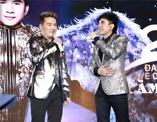 Hai "&ocirc;ng ho&agrave;ng nhạc Việt" đ&igrave;nh đ&aacute;m đi b&aacute;n c&agrave; ph&ecirc; ở tuổi 50: Ở vậy sau ly h&ocirc;n, chỉ lo l&agrave;m ăn, chăm con - Ảnh 1.