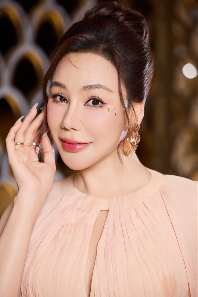 Việt Nam có phú bà hát "thần sầu" là thủ khoa trường quân đội, từng bị 1 diva mắng trên truyền hình- Ảnh 1.