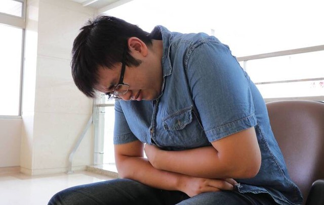 Người đ&agrave;n &ocirc;ng 40 tuổi mắc ung thư gan v&igrave; thứ nước "vạn người m&ecirc;", ai cũng tưởng uống c&agrave;ng nhiều c&agrave;ng&hellip; khỏe- Ảnh 1.