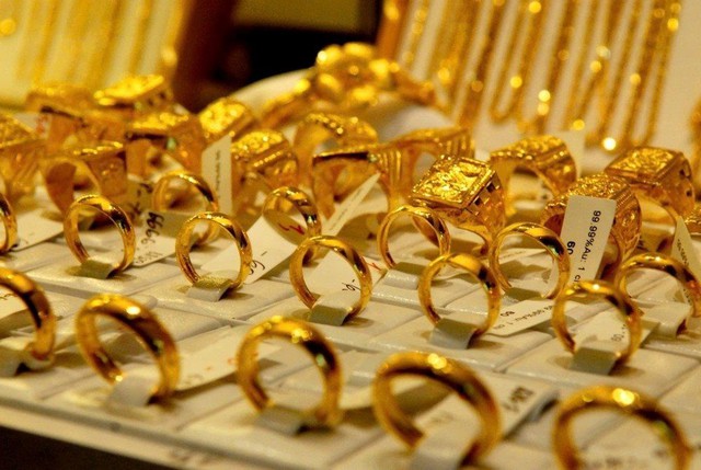 &ldquo;Chỉ mua v&agrave;ng để giữ tiền th&ocirc;i&rdquo; v&agrave; c&aacute;i kết khi gi&aacute; v&agrave;ng lao dốc - Ảnh 2.