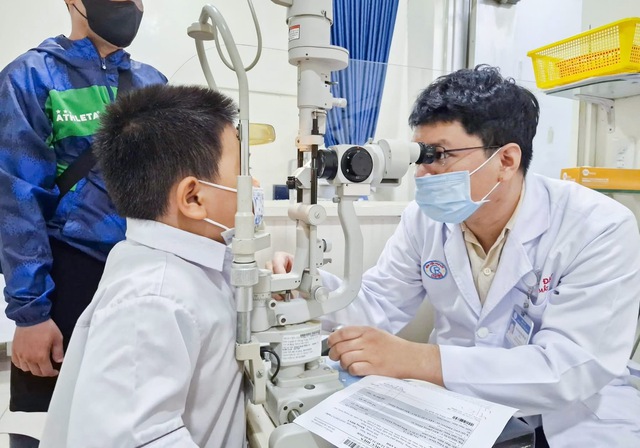Bệnh viện Chợ Rẫy lan tỏa y&ecirc;u thương, n&acirc;ng đỡ tinh thần cho bệnh nhi v&agrave; trẻ em c&oacute; ho&agrave;n cảnh kh&oacute; khăn - Ảnh 2.