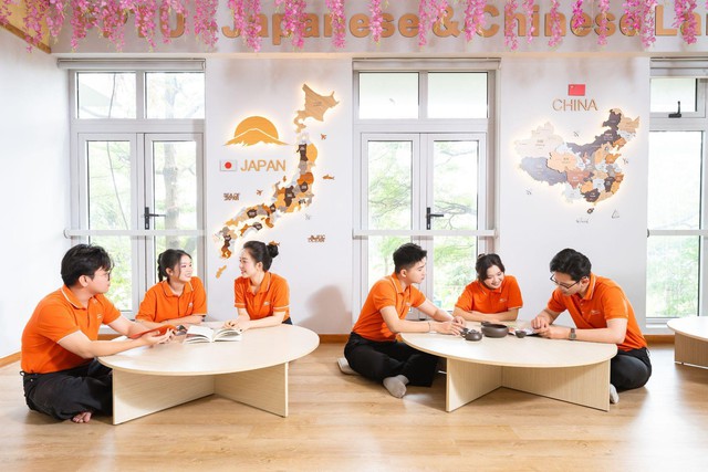Từ lớp học 20 người đến chuẩn kiểm định ch&acirc;u &Acirc;u: H&agrave;nh tr&igrave;nh kh&aacute;c biệt của sinh vi&ecirc;n Ng&ocirc;n ngữ FPTU- Ảnh 2.