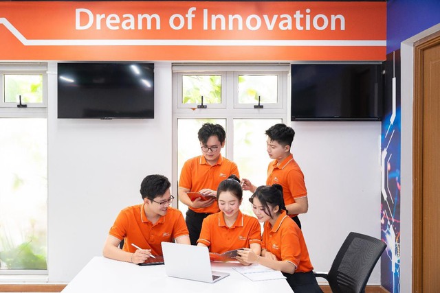 Từ lớp học 20 người đến chuẩn kiểm định ch&acirc;u &Acirc;u: H&agrave;nh tr&igrave;nh kh&aacute;c biệt của sinh vi&ecirc;n Ng&ocirc;n ngữ FPTU- Ảnh 4.